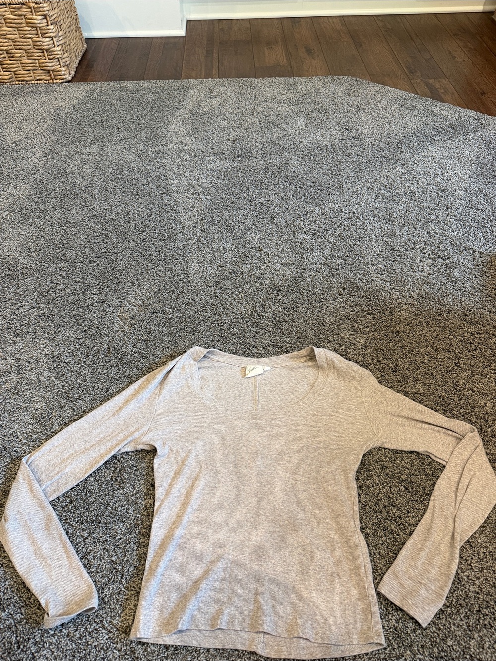 White Crow Heathered Light Beige Scoop Neck Long Sleeve Top! Size Small!